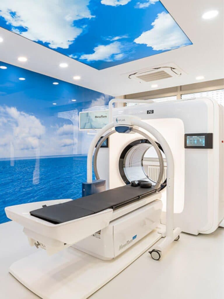 3-Tesla MRT und ATLAS Roboterarm in der Ordination